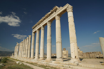 Obraz premium Columns in Laodicea on the Lycus Ancient City in Denizli, Turkiye