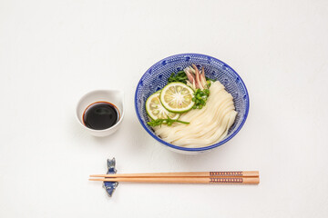 おうどん　Handmade udon (Japanese flour noodles)