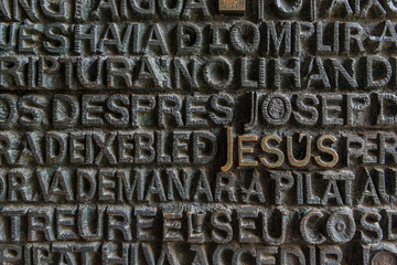 Inschrift an der Tür der Familie Sagrada - Jesus