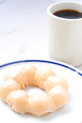 甘いドーナツとコーヒーでひと休み