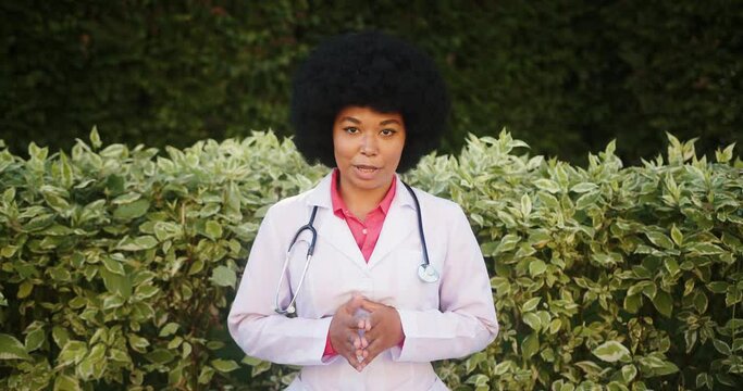 Latin lady doctor presents dissertation at online meeting