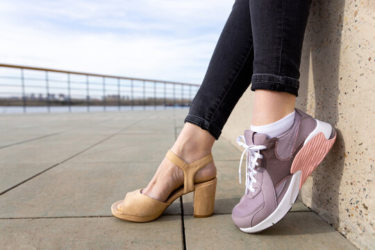Woman in shoes and pink sneakers. Woman choosing comfortable sneakers foto de Stock Adobe Stock