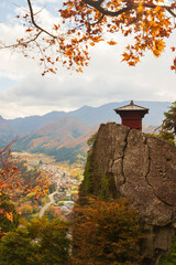 紅葉の山寺