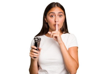 Young caucasian woman holding a razor isolated keeping a secret or asking for silence.