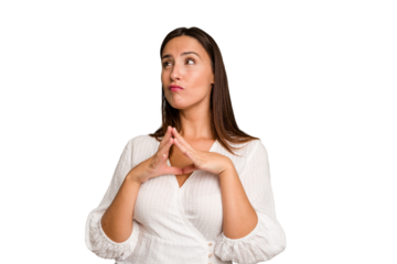 Young caucasian cute woman isolated making up plan in mind, setting up an idea.