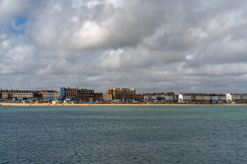 Fototapeta na wymiar view of the esplanade and beach in downtown Weymouth