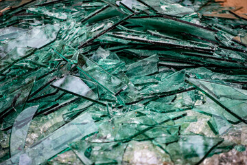 Bruchglas im Wertstoff Container