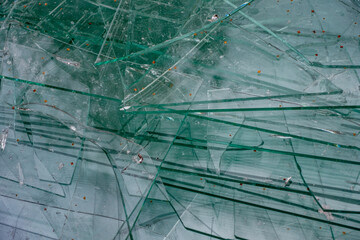 Bruchglas im Wertstoff Container