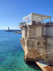 Le restaurant atypique du plongeoir à Nice sur la Côte d'Azur près du port Lympia