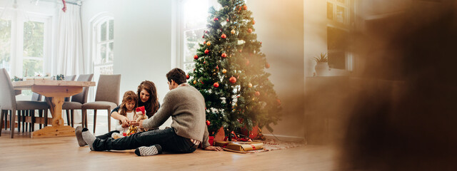 Christmas or Xmas family during festive season - obrazy, fototapety, plakaty