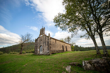 Fototapeta na wymiar Capilla del Dulce Nombre de Jesús (siglo XVIII). Se encuentra en el alto donde se asienta el castro de Troña. Galicia, España.