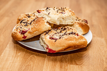 Obraz na płótnie Canvas Fresh sweet buns with plums.