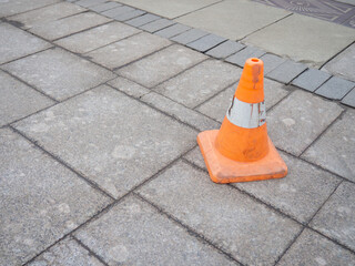 Cone on paving stones. Do not park cars. There is no travel. Attention drivers