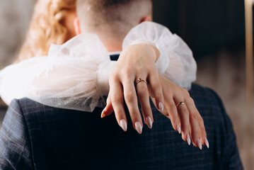 couple kissing