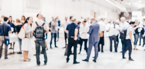 Abstract blurred people socializing during coffee break at business meeting or conference. - 544211138