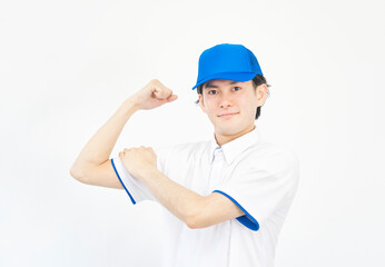 力こぶを作る引越し業者の男性　白背景