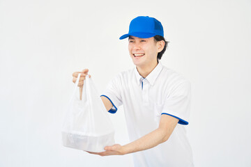 デリバリースタッフの男性　白背景