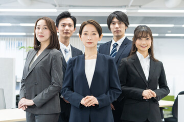 建築着を着た日本人男性