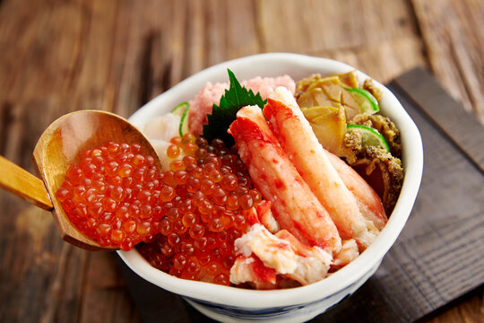 豪華海鮮丼