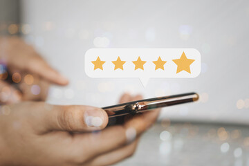 Consumer online review concepts with bubble people review comments and rating or feedback for evaluate. - obrazy, fototapety, plakaty