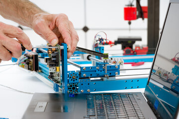 Precision instrument for photo-optical research in the laboratory of quantum physics