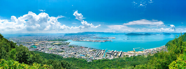 屋島山頂から見た瀬戸内海の海と高松市街 - obrazy, fototapety, plakaty
