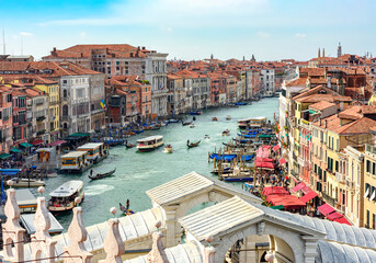 Fototapeta na wymiar Grand canal and Rialto bridge in Venice, Italy