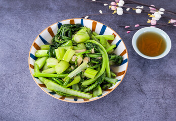 Stir-fried small rape, a traditional delicacy