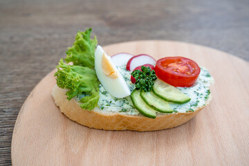 bread with salad, vegetables and egg