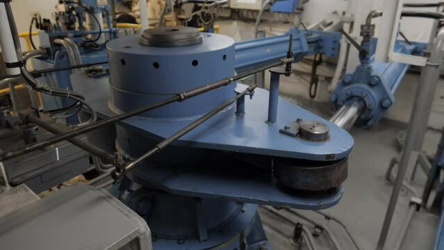 Linkage rod of rudder angle transmitter on steering gear of vessel