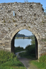 Fototapeta na wymiar Pont médiéval à péage de Champtoceaux, Maine et Loire, France