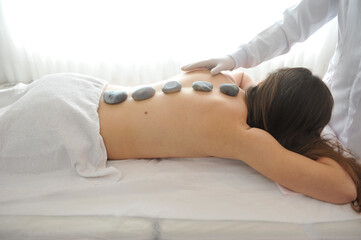 massagem relaxante beleza da mulher terapia de estética e saúde