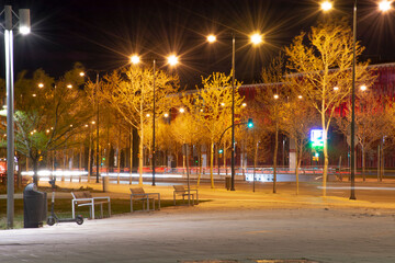 trafico nocturno en ciudad