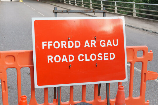 Bilingual road closed traffic diversion sign in English and Welsh at road works in Wales United Kingdom