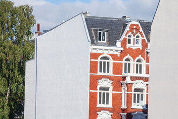 Weisse Hauswände, Wohngebäude, Altbauten, Wilhelmshaven, Niedersachsen, Deutschland