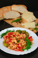 Scrambled eggs and sandwiches breakfast options