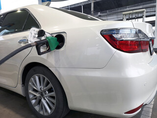 Obraz na płótnie Canvas Green nozzle pump Gun petrol from oil pump in the car tank