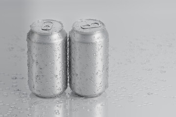 Realistic mock up aluminum can,cloud and droplet condensation,on white background,beverage,water,energy drink,beer,juice,alcohol and soda,fresh water drops,for advertising,3d rendering illustration