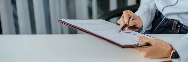 Asian business woman Hand writing ideas And taking notes
