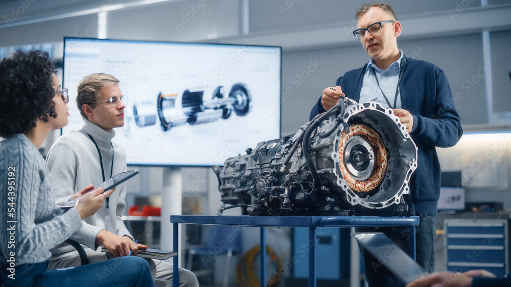 Aufkleber diverse specialists gathering around engine and discussing it with male chief engineer during semina