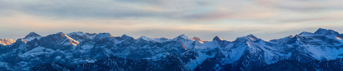 Fototapeta na wymiar Mountains panoraic view of the alps 