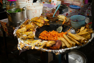 Manos haciendo comida mexicana en Morelia, para el dia de muertos, altar de muertos, festividad día de muertos, vintage photo, flor de cempasúchil, day of dead, Mexico