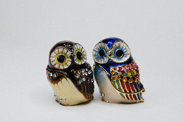 A pair of souvenir owl figurines