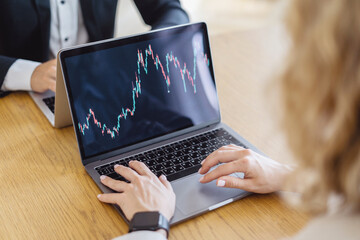 Screen stock exchange broker trades online