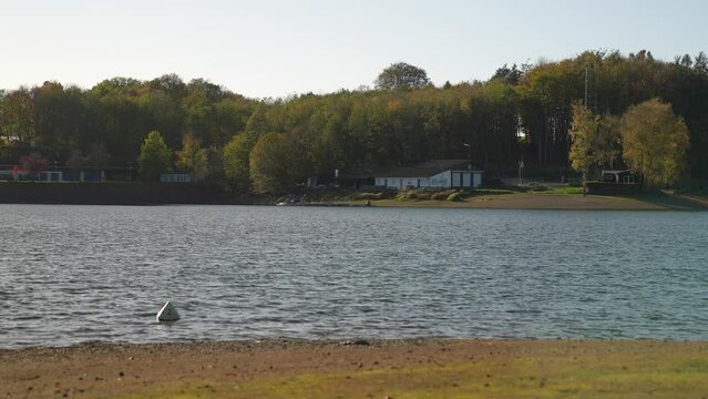Hobie 14 Katamaran segelt auf der Bevertalsperre in H&uuml;ckeswagen | Hobie Cat 14 sailing