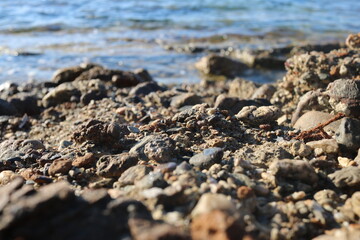 ROCHERS DANS LA MÈRE 