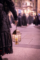 mujeres traje charro plaza mayor con velas azules y faroles PROCESION DE SEMANA SANTA SALAMANCA...