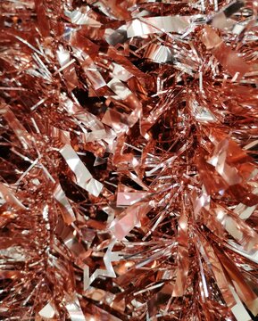 Fondo con detalle y textura de espumillon de navidad con tonos cobre