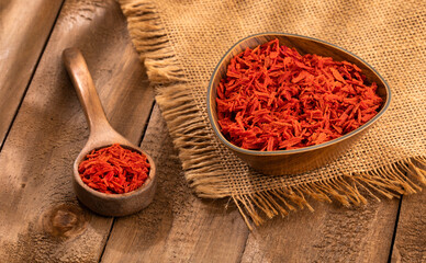 Solanum lycopersicum - Dehydrated dried tomato flakes in the bowl