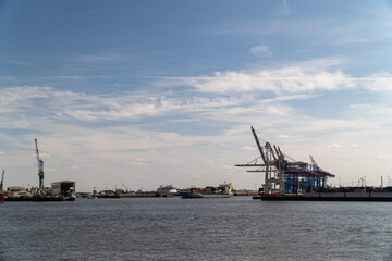 Fototapeta na wymiar Hamburg harbour 